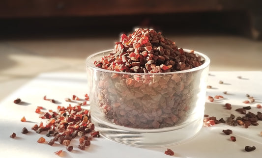 Ambra (Succinum) profumo forte secco e pungente con alcune note acide